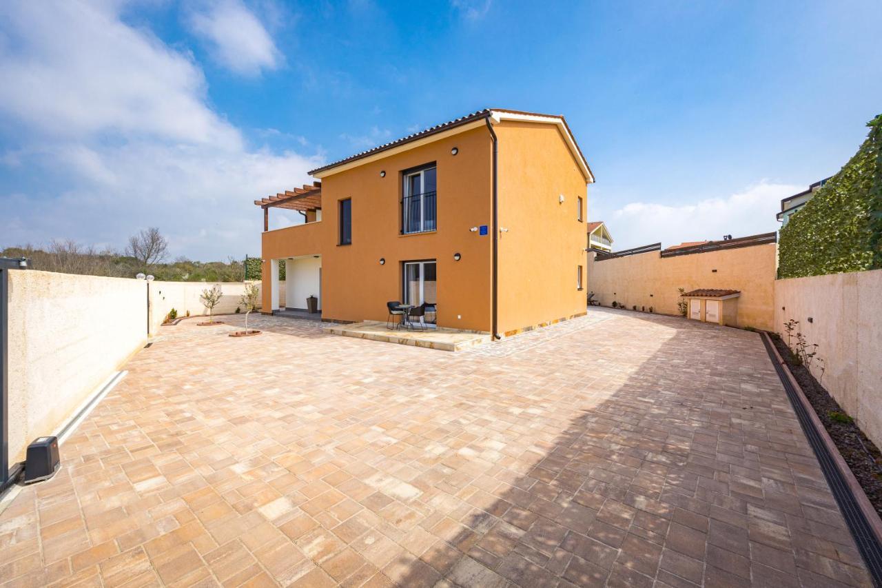 Nur Villa